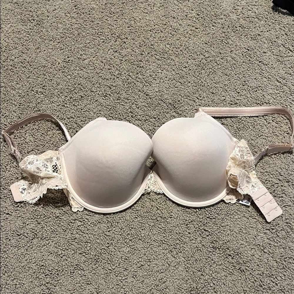 Wacoal Cream Lace Underwire Bra